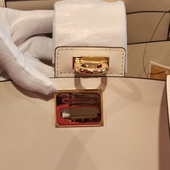 Michael Kors Women's Manhattan Smooth Leather Shoulder Tote Bag/Lt Cream/NWT/ - Picture 9 of 17